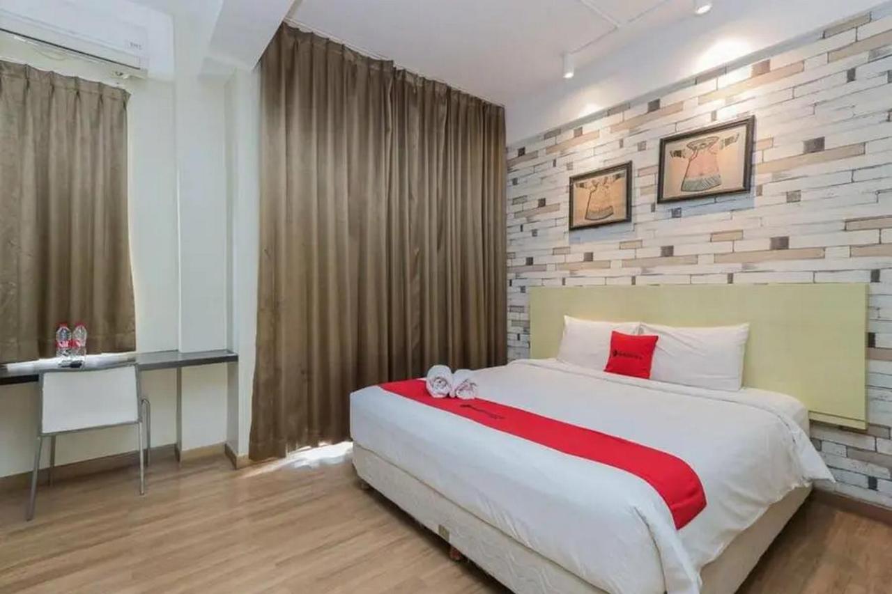 Reddoorz Plus At Riverside Malang Kültér fotó
