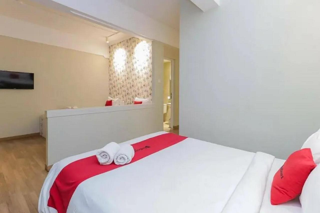 Reddoorz Plus At Riverside Malang Kültér fotó