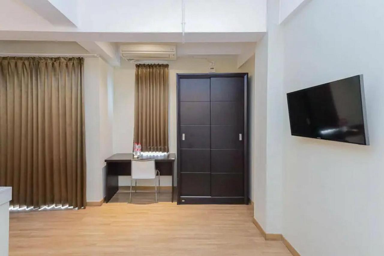 Reddoorz Plus At Riverside Malang Kültér fotó
