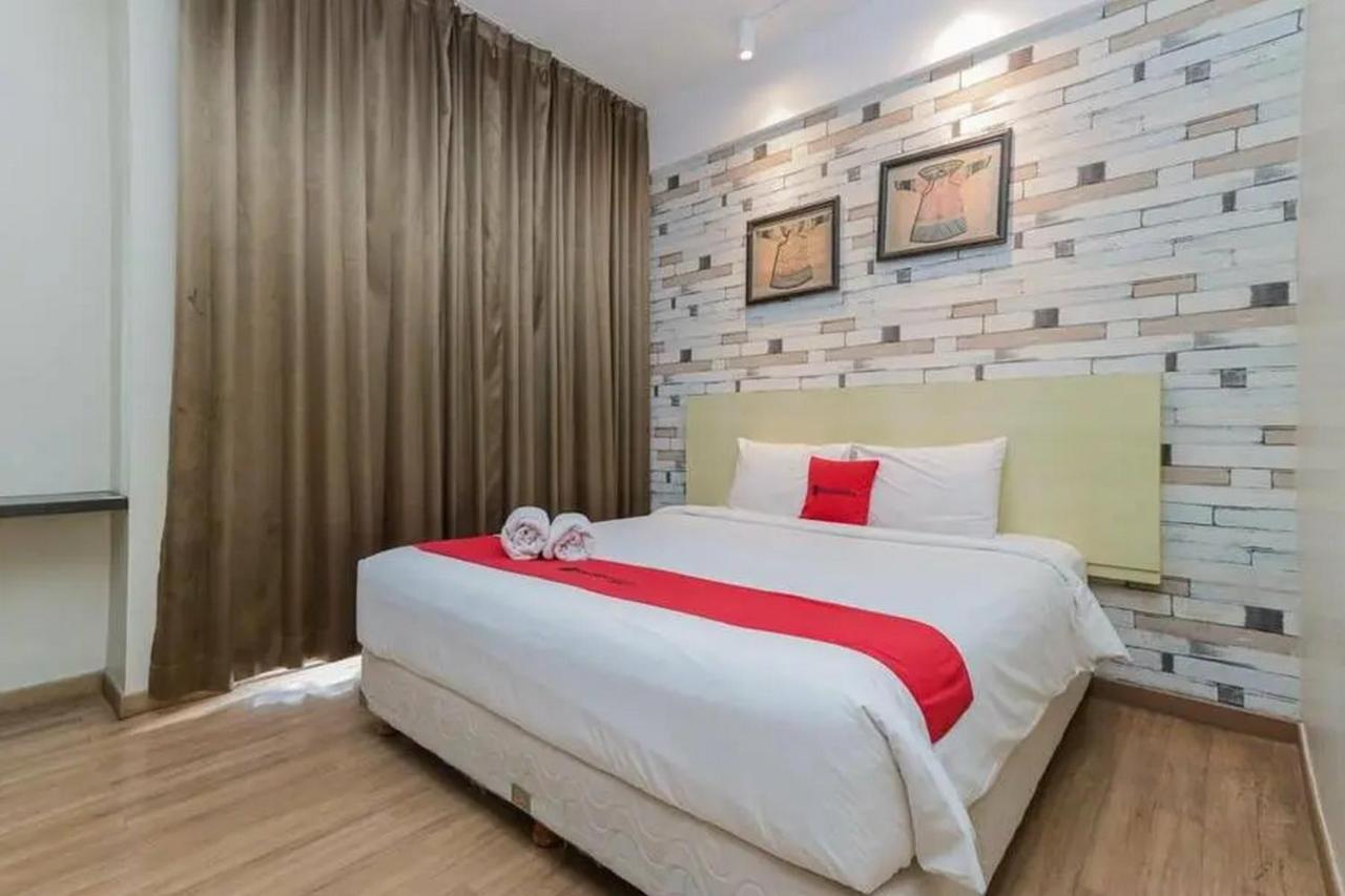 Reddoorz Plus At Riverside Malang Kültér fotó