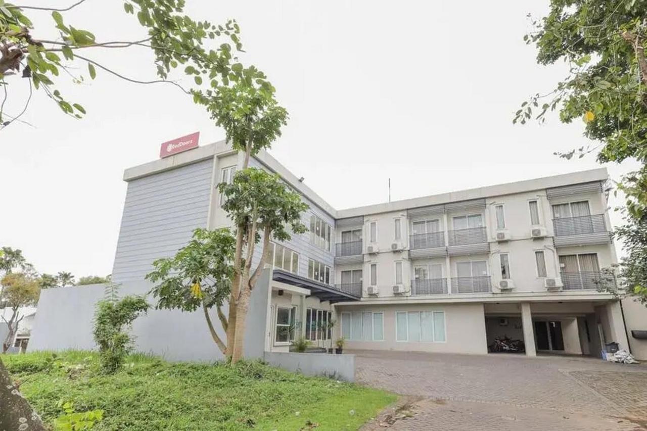 Reddoorz Plus At Riverside Malang Kültér fotó