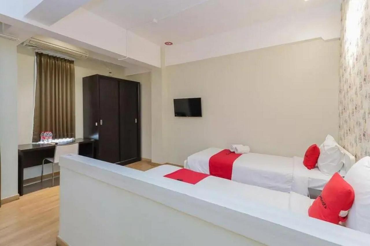 Reddoorz Plus At Riverside Malang Kültér fotó
