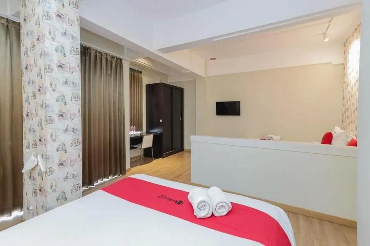 Reddoorz Plus At Riverside Malang Kültér fotó